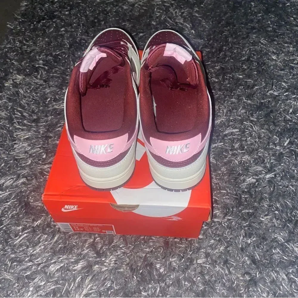 Nike Valentines Day Dunks Men’s Size 12 Red Pink Casual Sneaker Shoe
